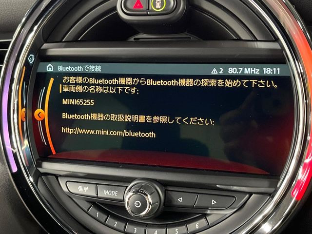 ��Bluetooth:���莝���̃X�}�[�g�t�H���ȂǂƐڑ����A�n���Y�t���[�ʘb��Տꊴ����~���[�W�b�N�Đ������y���݂��������܂��B�����ڑ��ł��̂Ŕς킵��������܂����