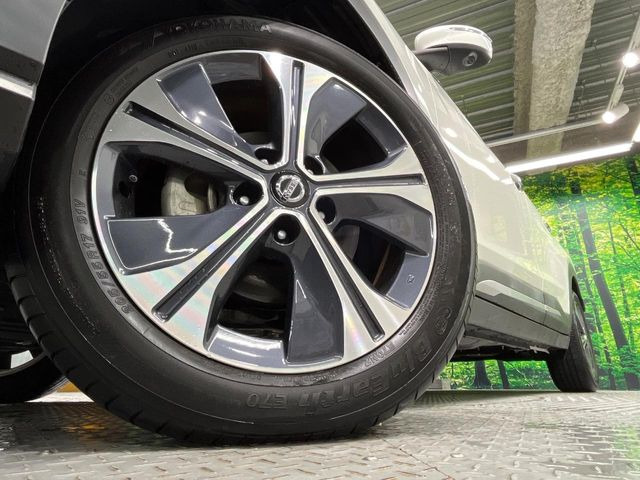 �y����17�C���`�A���~�z�C�[���z�O�ςɃ}�b�`���������A���~�z�C�[���𑕒����Ă���܂��B�e��ЊO�A���~�z�C�[����A�X�^�b�h���X�^�C�����戵�����Ă���܂��B���񂲑��k����������