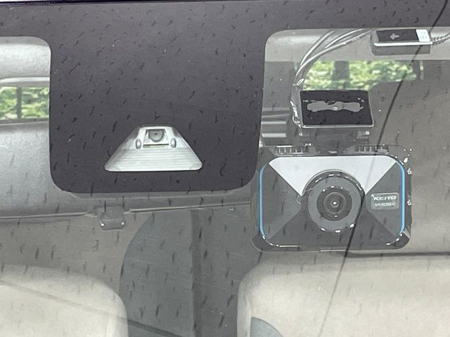 �y�X�}�[�g�A�V�X�g�z���s���ɑO���̎ԗ�����F�����A�Փ˂������Ȏ��͌x��ƃu���[�L�ŏՓˉ���Ɣ�Q�y�����A�V�X�g�B�����S�Ƀh���C�u�����y���݂��������܂��B