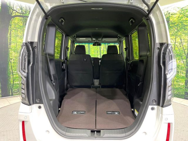 ���i�̂���������ʋ΁A���}���ɏ\���ȉ׎��X�y�[�X���m�ۂ��Ă���܂��B�Z�J���h�V�[�g��|���ƁA�傫�ȉו��̐ύڂ��\�ł���