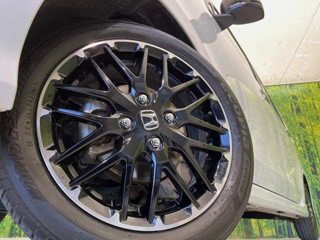 �y����15�C���`�A���~�z�C�[���z�O�ςɃ}�b�`���������A���~�z�C�[���𑕒����Ă���܂��B�e��ЊO�A���~�z�C�[����A�X�^�b�h���X�^�C�����戵�����Ă���܂��B���񂲑��k����������