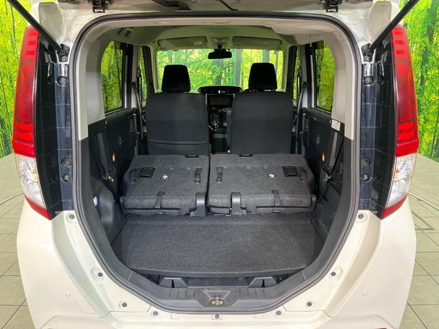 ���i�̂���������ʋ΁A���}���ɏ\���ȉ׎��X�y�[�X���m�ۂ��Ă���܂��B�Z�J���h�V�[�g��|���ƁA�傫�ȉו��̐ύڂ��\�ł���