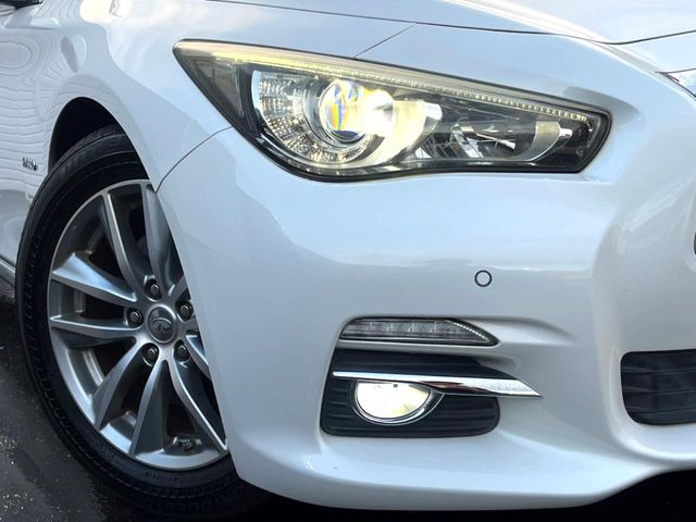 �yLED�w�b�h���C�g�z���V����ԑ��s�����ǍD�Ȏ��E���m�ۂ����S���ĉ^�]�ł��鍂�P�xLED�w�b�h���C�g�𑕔�!�_�����x�������A����d�͂��}�����Ă��܂��B