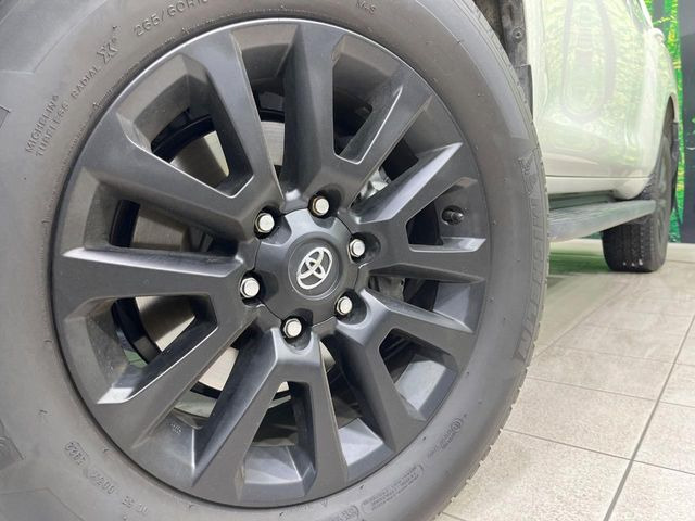 【純正アルミホイール】外観にマッチした純正アルミホイールを装着しております。各種社外アルミホイールや、スタッドレスタイヤも取扱いしております。是非ご相談ください♪