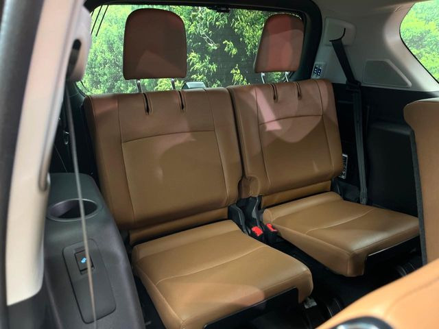 3列目シートはもちろん状態良好☆大人でもゆったりと座って頂けますので、大人数でのお出かけもラクラクです♪ご家族で、気の知れた仲間で、ドライブに行くのが楽しみですね♪