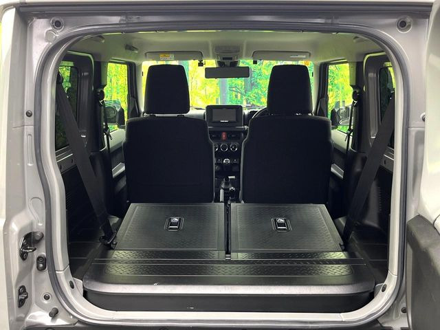 ���i�̂���������ʋ΁A���}���ɏ\���ȉ׎��X�y�[�X���m�ۂ��Ă���܂��B�Z�J���h�V�[�g��|���ƁA�傫�ȉו��̐ύڂ��\�ł���