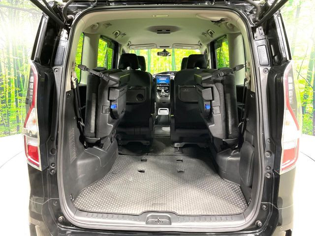 ���i�̂���������ʋ΁A���}���ɏ\���ȉ׎��X�y�[�X���m�ۂ��Ă���܂��B�Z�J���h�V�[�g��|���ƁA�傫�ȉו��̐ύڂ��\�ł���