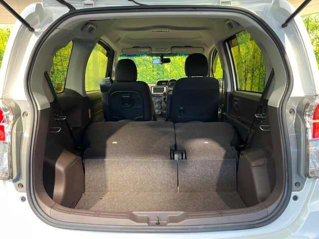 ���i�̂���������ʋ΁A���}���ɏ\���ȉ׎��X�y�[�X���m�ۂ��Ă���܂��B�Z�J���h�V�[�g��|���ƁA�傫�ȉו��̐ύڂ��\�ł���