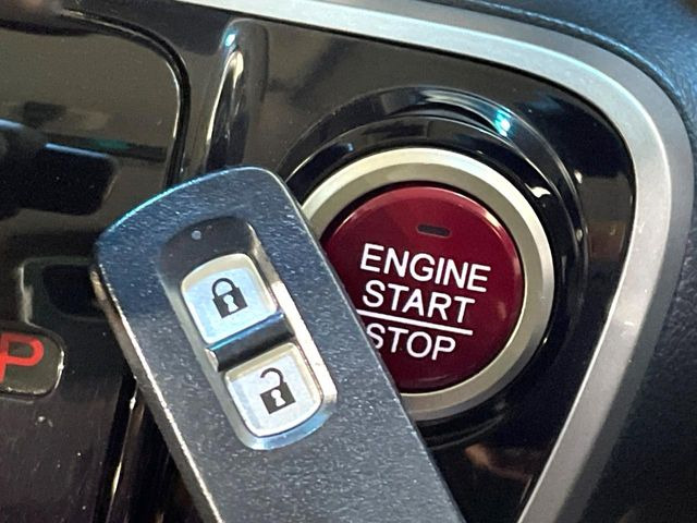 �yHonda�X�}�[�g�L�[�z�J�o����|�P�b�g�ɓ��ꂽ�܂܂ł��h�A�̎{���E�������\�ȃX�}�[�g�L�[�𑕔��B�G���W���̃I���E�I�t�����J�M�����o���K�v����������Ƃ��Ă��֗��ł���