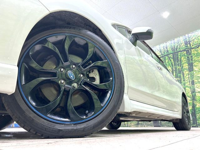 �y����18�C���`�A���~�z�C�[���z�O�ςɃ}�b�`���������A���~�z�C�[���𑕒����Ă���܂��B�e��ЊO�A���~�z�C�[����A�X�^�b�h���X�^�C�����戵�����Ă���܂��B���񂲑��k����������