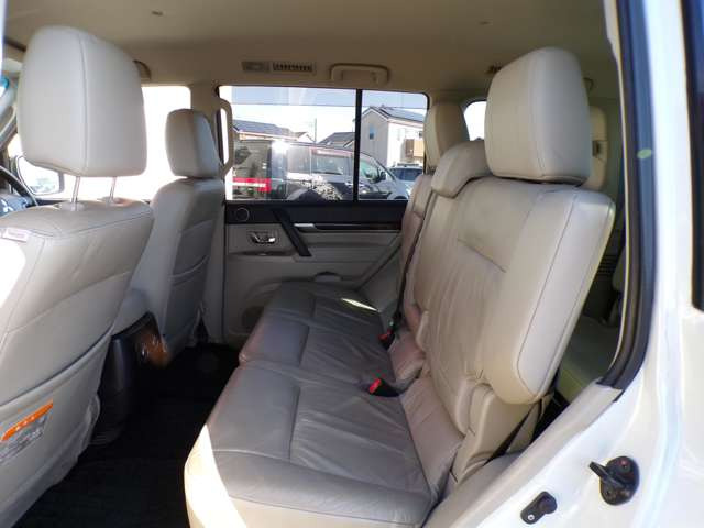 �N���J��SUV�̂ق��ɂ��A���t�@�[�h�E�G���O�����h�E�Z���i�E�X�e�b�v���S���E���H�N�V�[�E���F���t�@�C�A�E�I�f�b�Z�C�E�A���Ԃ��|���V�F�J�C�G�� �~�j�N���X�I�[�o�[�I�[��4 �L���v�e�B�o���݌ɂ��Ă���܂�