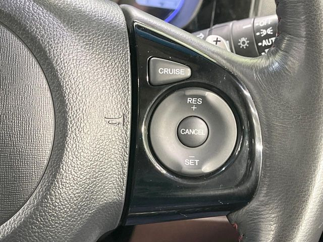 �y�N���[�Y�R���g���[���z�������H�����N���N���s�B�A�N�Z���𗣂��Ă���葬�x�ő��s���ł��A�������^�]���̕��S���y��!�����E�������ȒP�ȃX�C�b�`����Œ����ł��܂��B