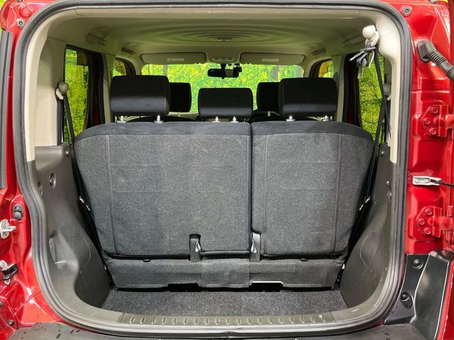 ���i�̂���������ʋ΁A���}���ɏ\���ȉ׎��X�y�[�X���m�ۂ��Ă���܂��B�Z�J���h�V�[�g��|���ƁA�傫�ȉו��̐ύڂ��\�ł���