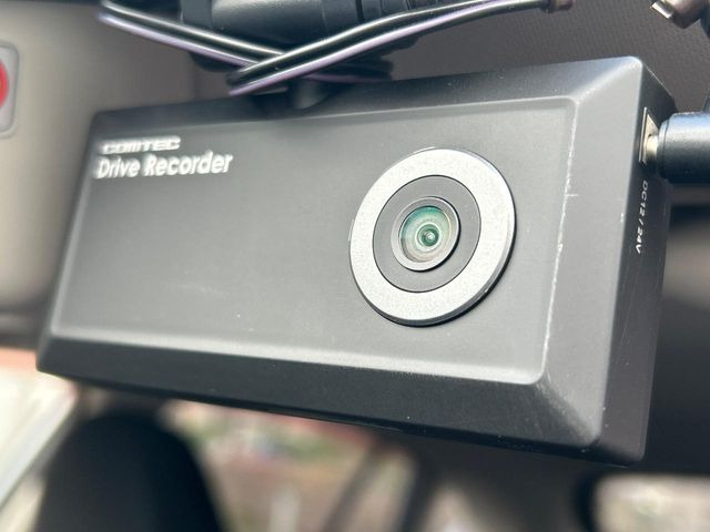 �y�h���C�u���R�[�_�[�z���S�E���S�ȃJ�[���C�t�ɕK�{�̃h���C�u���R�[�_�[�𑕔�!���s���͂������A������^�]�⎖�̂ɑ��������ۂ̏󋵂��f���ŋL�^���A����̃��X�N�ɔ����܂��B