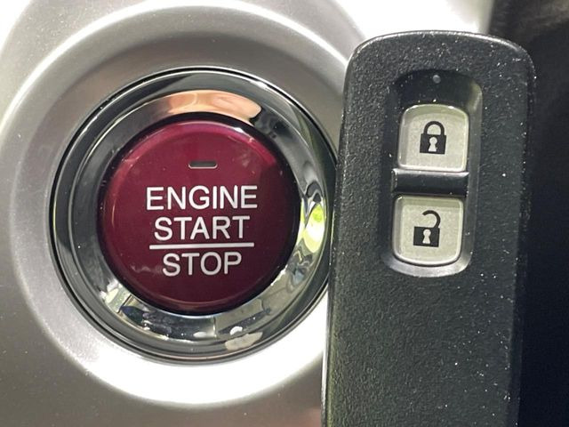 �yHonda�X�}�[�g�L�[�z�J�o����|�P�b�g�ɓ��ꂽ�܂܂ł��h�A�̎{���E�������\�ȃX�}�[�g�L�[�𑕔��B�G���W���̃I���E�I�t�����J�M�����o���K�v����������Ƃ��Ă��֗��ł���