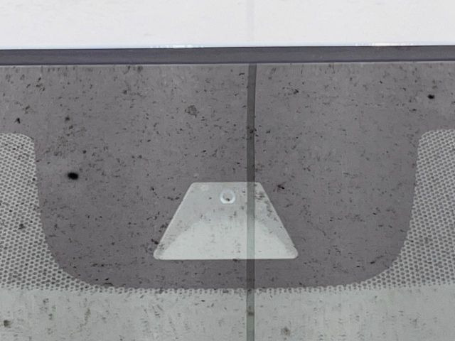 �y�z���_�Z���V���O�z���s���ɑO���̎ԗ�����F�����A�Փ˂������Ȏ��͌x��ƃu���[�L�ŏՓˉ���Ɣ�Q�y�����A�V�X�g�B�����S�Ƀh���C�u�����y���݂��������܂��B