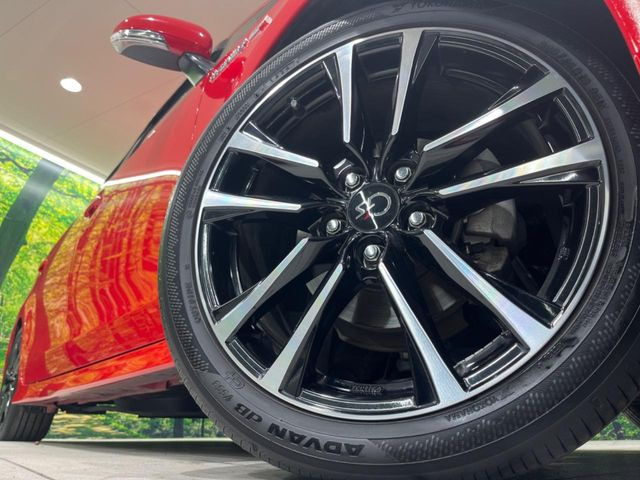 【純正18インチアルミホイール】外観にマッチした純正アルミホイールを装着しております。各種社外アルミホイールや、スタッドレスタイヤも取扱いしております。是非ご相談ください♪