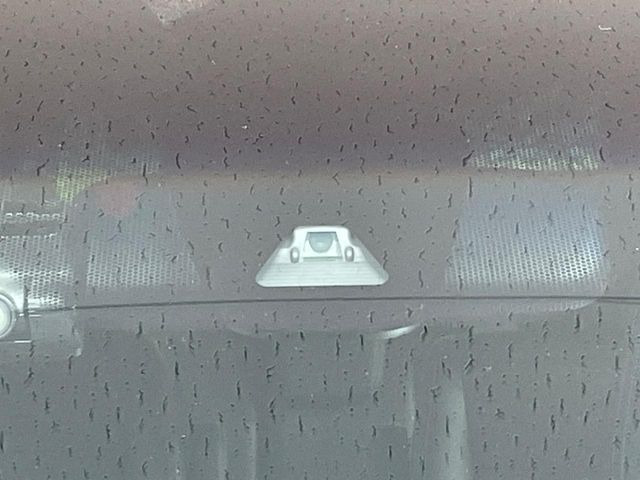 �y�z���_�Z���V���O�z���s���ɑO���̎ԗ�����F�����A�Փ˂������Ȏ��͌x��ƃu���[�L�ŏՓˉ���Ɣ�Q�y�����A�V�X�g�B�����S�Ƀh���C�u�����y���݂��������܂��B