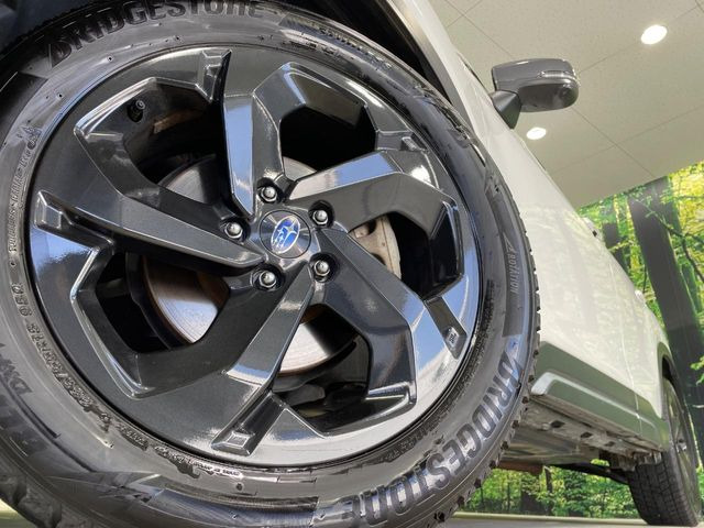 �y����18�C���`�A���~�z�C�[���z�O�ςɃ}�b�`���������A���~�z�C�[���𑕒����Ă���܂��B�e��ЊO�A���~�z�C�[����A�X�^�b�h���X�^�C�����戵�����Ă���܂��B���񂲑��k����������