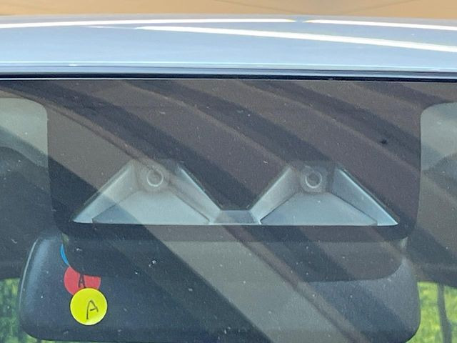 �y�Փˌy���u���[�L�z���s���ɑO���̎ԗ�����F�����A�Փ˂������Ȏ��͌x��ƃu���[�L�ŏՓˉ���Ɣ�Q�y�����A�V�X�g�B�����S�Ƀh���C�u�����y���݂��������܂��B