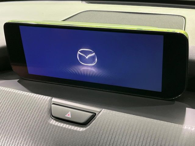 �y12.3�C���`�}�c�_�R�l�N�g�z�ԓ��̕��͋C�Ƀ}�b�`������^�f�B�X�v���C�B�X�}�z�ڑ��ł̃i�r�g�p��Bluetooth�Đ����A�l�X�ȋ@�\���y���߂܂��B�����I�ȃ_�C�������삪�\�ŁA�g��������ǍD�ł��B