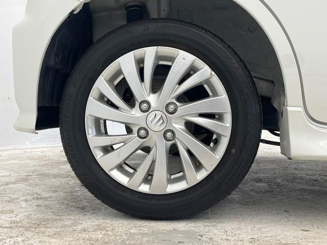 �y����14�C���`�A���~�z�C�[���z�O�ςɃ}�b�`���������A���~�z�C�[���𑕒����Ă���܂��B�e��ЊO�A���~�z�C�[����A�X�^�b�h���X�^�C�����戵�����Ă���܂��B���񂲑��k����������