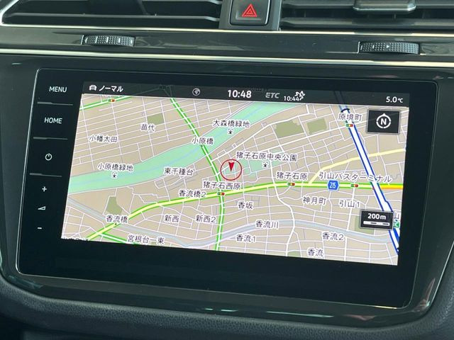 �������i�r:��̊��̂���i�r�́A����������ԓ������o���Ă���܂��BBluetooth�Đ��ȂǃI�[�f�B�I�@�\���[�����Ă���܂��̂ŁA�^�]�����y���߂܂���