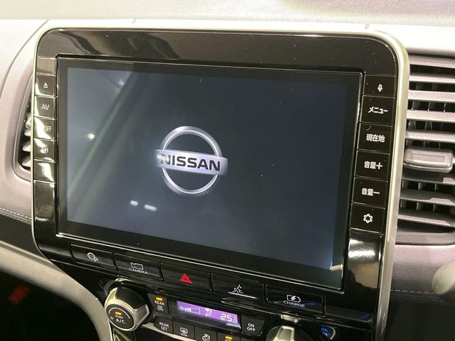 【純正10型ナビ】人気の純正ナビを装備。オーディオ機能も充実しており、Bluetooth接続すればお持ちのスマホやMP3プレイヤーの音楽を再生可能!毎日の運転がさらに楽しくなります!!