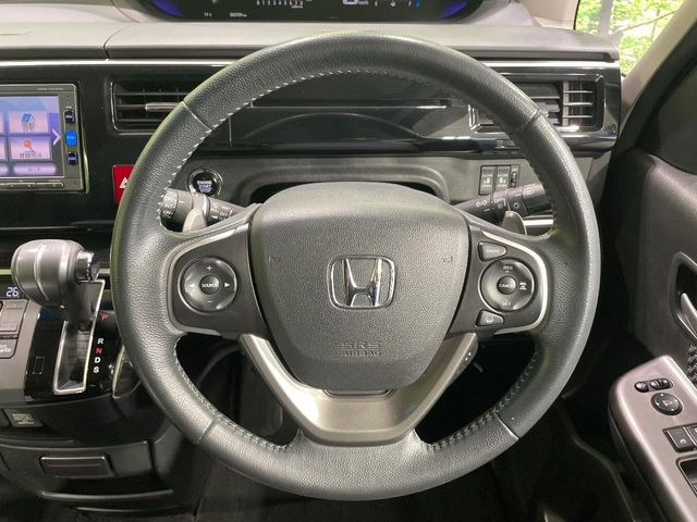 �y�����v�����X�e�A�����O�z�㎿�Ȋv���g�p���邱�ƂŁA��ɂ����������݂ƂĂ��^�]���₷���n���h���ł���