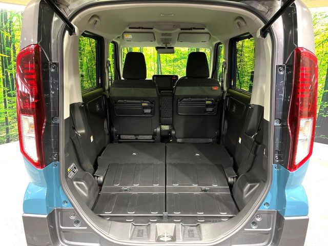 ���i�̂���������ʋ΁A���}���ɏ\���ȉ׎��X�y�[�X���m�ۂ��Ă���܂��B�Z�J���h�V�[�g��|���ƁA�傫�ȉו��̐ύڂ��\�ł���