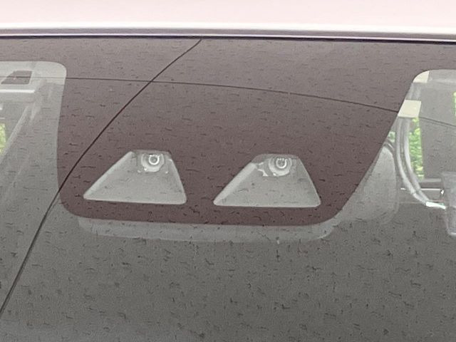 �y�X�}�[�g�A�V�X�g�z���s���ɑO���̎ԗ�����F�����A�Փ˂������Ȏ��͌x��ƃu���[�L�ŏՓˉ���Ɣ�Q�y�����A�V�X�g�B�����S�Ƀh���C�u�����y���݂��������܂��B