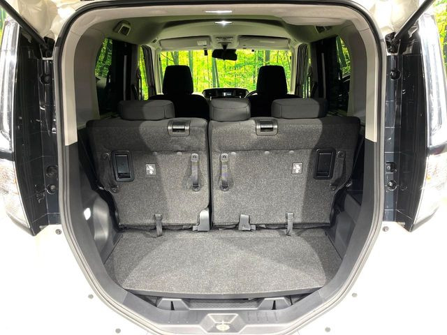 ���i�̂���������ʋ΁A���}���ɏ\���ȉ׎��X�y�[�X���m�ۂ��Ă���܂��B�Z�J���h�V�[�g��|���ƁA�傫�ȉו��̐ύڂ��\�ł���