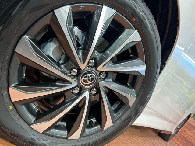 �y�O���[�h��p����17�C���`�A���~�z�C�[���z�f�U�C�����̍��������A���~�z�C�[���𑕒����Ă���܂��B�e��ЊO�A���~�z�C�[����A�X�^�b�h���X�^�C�����戵�����Ă���܂��B���񂲑��k����������