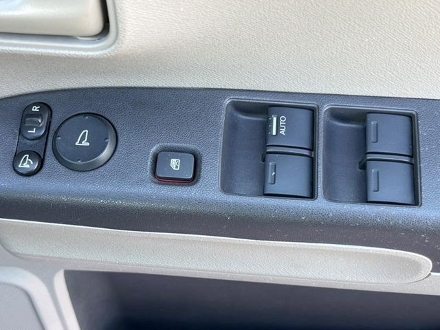 �y�d���i�[�~���[�z�T�C�h�~���[�͓d���i�[���ƂȂ��Ă���A�������ԏ�ł��L�Y�������X�N��}�����܂��B