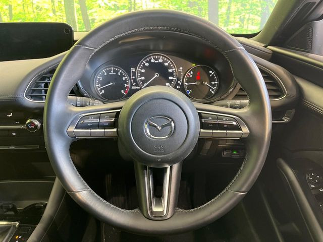 �y�����v�����X�e�A�����O�z�㎿�Ȋv���g�p���邱�ƂŁA��ɂ����������݂ƂĂ��^�]���₷���n���h���ł���