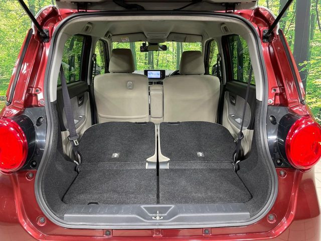 ���i�̂���������ʋ΁A���}���ɏ\���ȉ׎��X�y�[�X���m�ۂ��Ă���܂��B�Z�J���h�V�[�g��|���ƁA�傫�ȉו��̐ύڂ��\�ł���