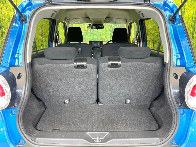 ���i�̂���������ʋ΁A���}���ɏ\���ȉ׎��X�y�[�X���m�ۂ��Ă���܂��B�Z�J���h�V�[�g��|���ƁA�傫�ȉו��̐ύڂ��\�ł���