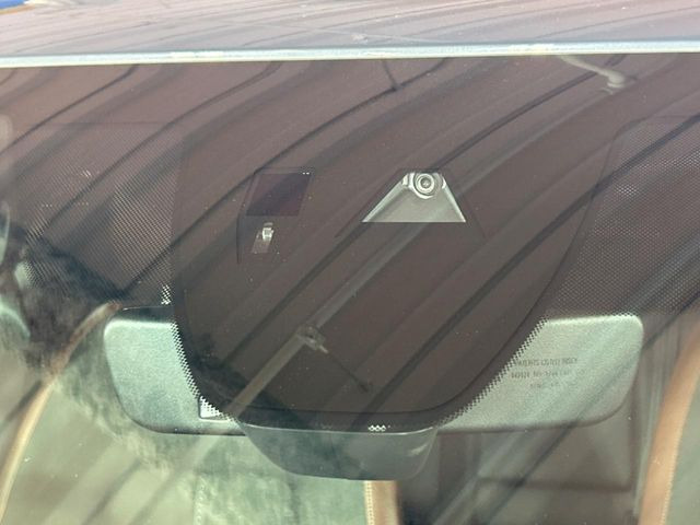 �yi-ACTIVESENSE�z���s���ɑO���̎ԗ�����F�����A�Փ˂������Ȏ��͌x��ƃu���[�L�ŏՓˉ���Ɣ�Q�y�����A�V�X�g�B�����S�Ƀh���C�u�����y���݂��������܂��B