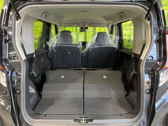 ���i�̂���������ʋ΁A���}���ɏ\���ȉ׎��X�y�[�X���m�ۂ��Ă���܂��B�Z�J���h�V�[�g��|���ƁA�傫�ȉו��̐ύڂ��\�ł���