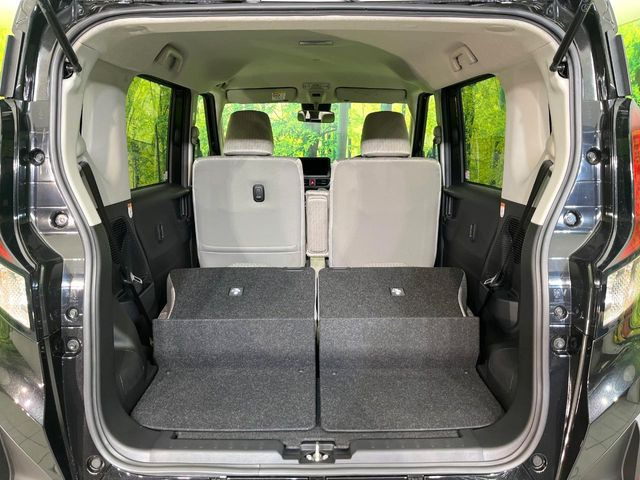 ���i�̂���������ʋ΁A���}���ɏ\���ȉ׎��X�y�[�X���m�ۂ��Ă���܂��B�Z�J���h�V�[�g��|���ƁA�傫�ȉו��̐ύڂ��\�ł���