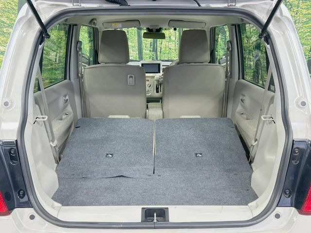 ���i�̂���������ʋ΁A���}���ɏ\���ȉ׎��X�y�[�X���m�ۂ��Ă���܂��B�Z�J���h�V�[�g��|���ƁA�傫�ȉו��̐ύڂ��\�ł���