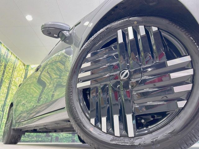 �y����17�C���`�A���~�z�C�[���z�O�ςɃ}�b�`���������A���~�z�C�[���𑕒����Ă���܂��B�e��ЊO�A���~�z�C�[����A�X�^�b�h���X�^�C�����戵�����Ă���܂��B���񂲑��k����������