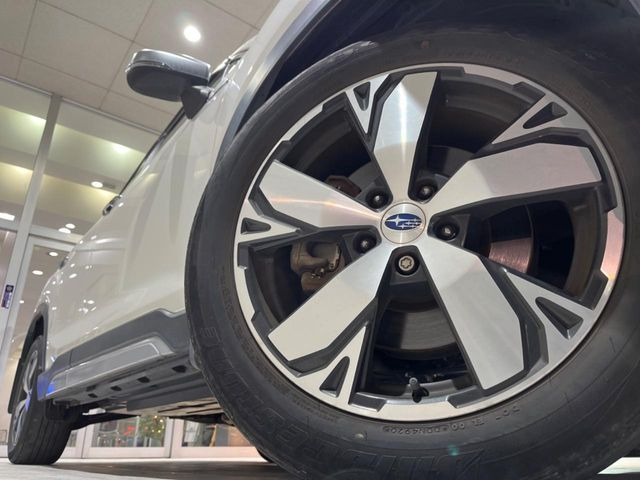 �y����18�C���`�A���~�z�C�[���z�O�ςɃ}�b�`���������A���~�z�C�[���𑕒����Ă���܂��B�e��ЊO�A���~�z�C�[����A�X�^�b�h���X�^�C�����戵�����Ă���܂��B���񂲑��k����������