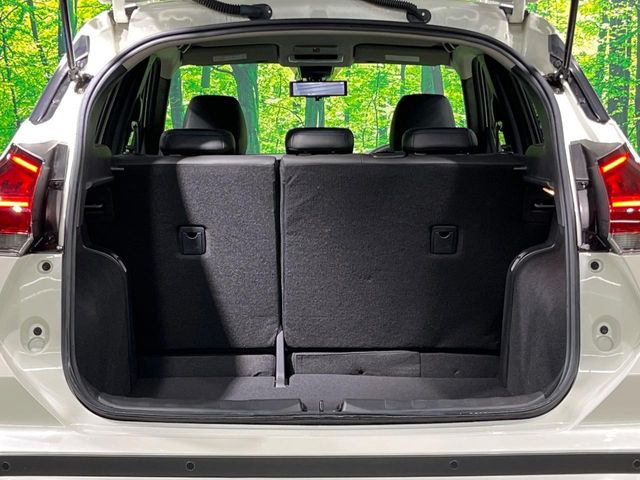 ���i�̂���������ʋ΁A���}���ɏ\���ȉ׎��X�y�[�X���m�ۂ��Ă���܂��B�Z�J���h�V�[�g��|���ƁA�傫�ȉו��̐ύڂ��\�ł���