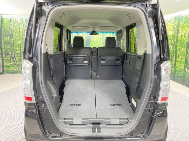 ���i�̂���������ʋ΁A���}���ɏ\���ȉ׎��X�y�[�X���m�ۂ��Ă���܂��B�Z�J���h�V�[�g��|���ƁA�傫�ȉו��̐ύڂ��\�ł���