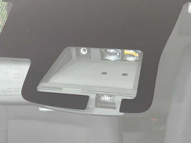 �y�g���^�Z�[�t�e�B�Z���X�z���s���ɑO���̎ԗ�����F�����A�Փ˂������Ȏ��͌x��ƃu���[�L�ŏՓˉ���Ɣ�Q�y�����A�V�X�g�B�����S�Ƀh���C�u�����y���݂��������܂��B