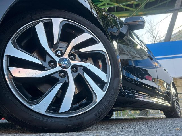 �y����18�C���`�A���~�z�C�[���z�O�ςɃ}�b�`���������A���~�z�C�[���𑕒����Ă���܂��B�e��ЊO�A���~�z�C�[����A�X�^�b�h���X�^�C�����戵�����Ă���܂��B���񂲑��k����������