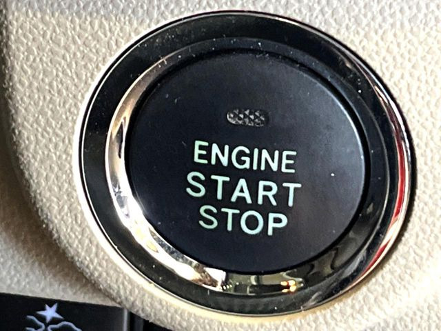 �y�L�[�t���[�V�X�e���z�J�o����|�P�b�g�ɓ��ꂽ�܂܂ł��h�A�̎{���E�������\�ȃX�}�[�g�L�[�𑕔��B�G���W���̃I���E�I�t�����J�M�����o���K�v����������Ƃ��Ă��֗��ł���