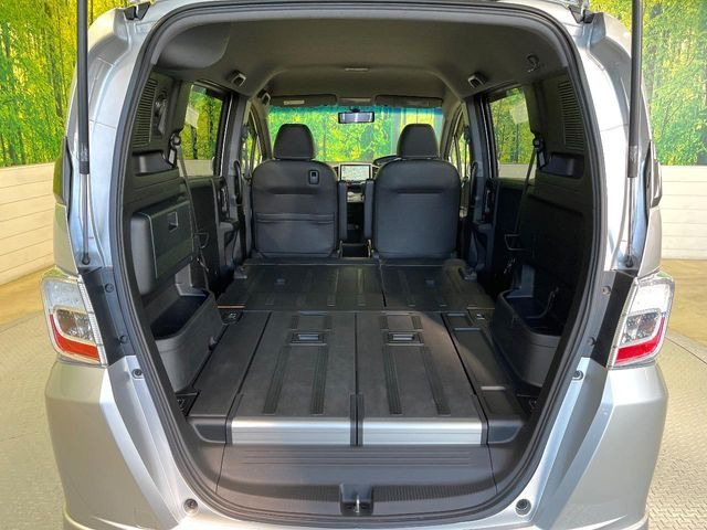 ���i�̂���������ʋ΁A���}���ɏ\���ȉ׎��X�y�[�X���m�ۂ��Ă���܂��B�Z�J���h�V�[�g��|���ƁA�傫�ȉו��̐ύڂ��\�ł���