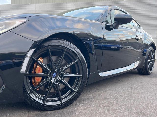 �y����18�C���`�A���~�z�C�[���z�O�ςɃ}�b�`���������A���~�z�C�[���𑕒����Ă���܂��B�e��ЊO�A���~�z�C�[����A�X�^�b�h���X�^�C�����戵�����Ă���܂��B���񂲑��k����������